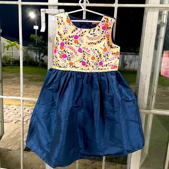 Nautinati dress. Size 8years. Condition 10:10